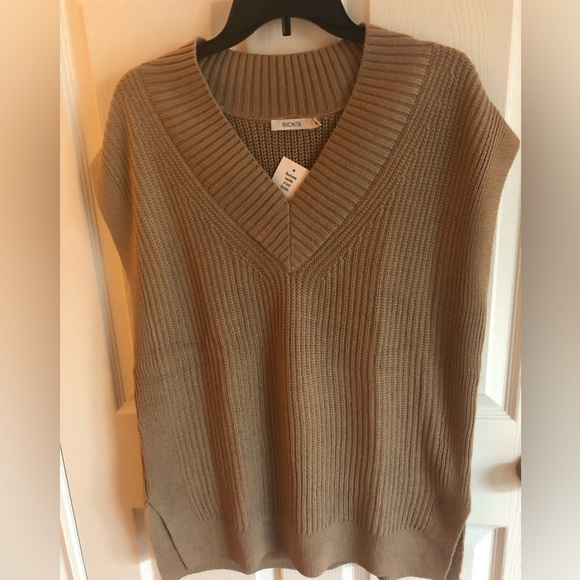 New sweater vest for you ⭐️ - Picture 2 of 3